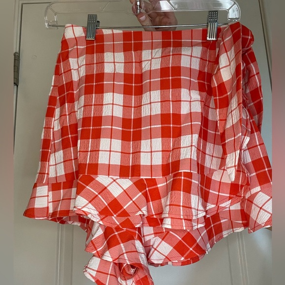 SUPER cute checkered skort - Picture 1 of 4